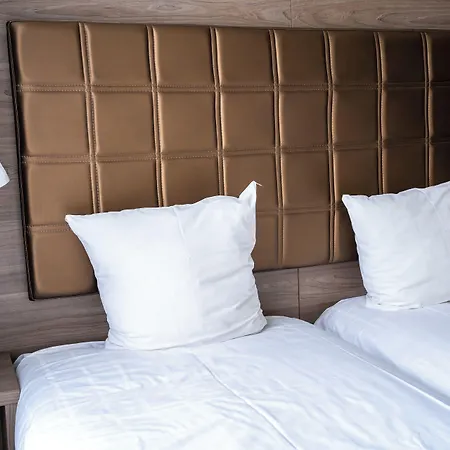 Aadam Wilhelmina 3*