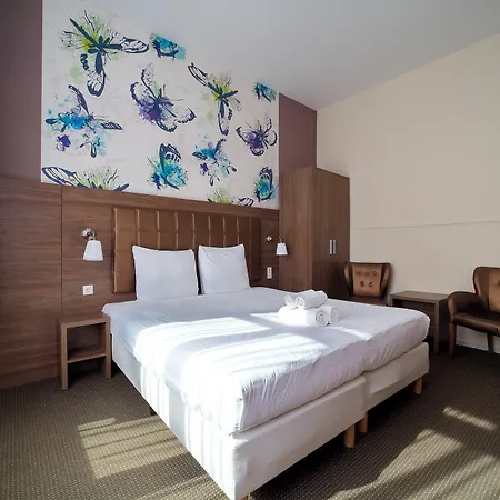 Aadam Wilhelmina 3*