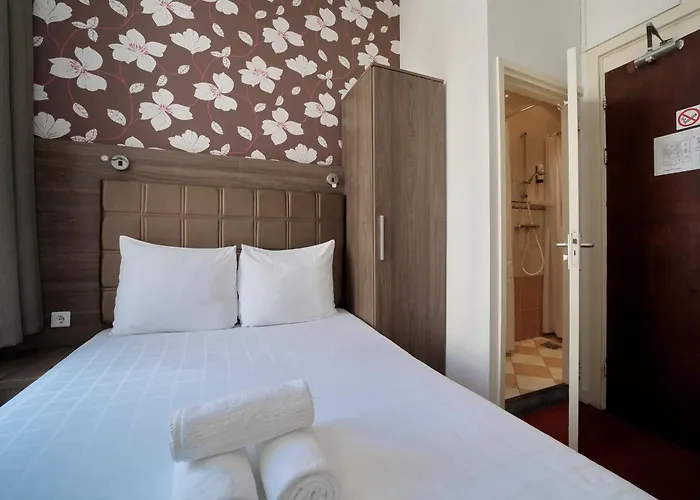 Aadam Wilhelmina Amsterdam