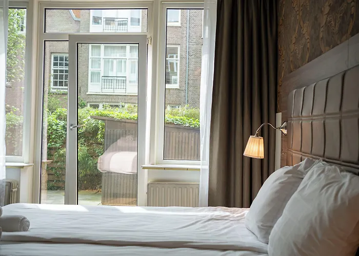 Aadam Wilhelmina Amsterdam