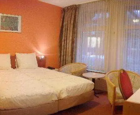 Aadam Wilhelmina 3*